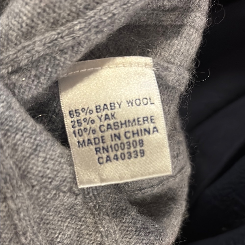 Peter Millar Gray Wool Blend cable knit sweater